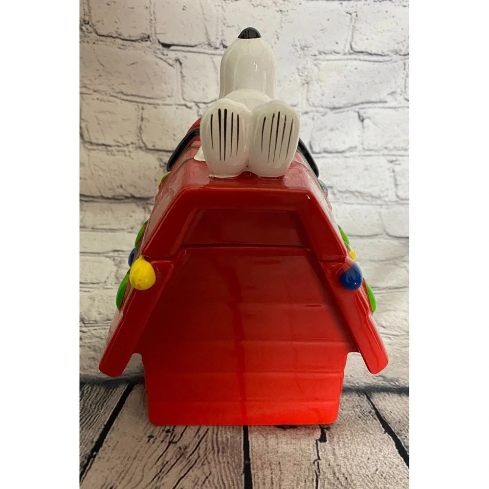 Classic‎ Cookie Jar Red Christmas Peanuts 50th Anniversary Snoopy Doghouse
